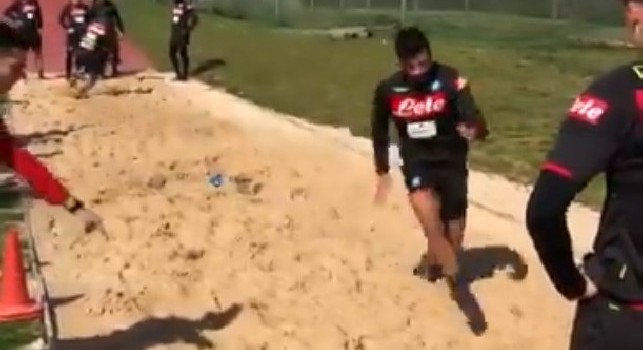 Live da Castel Volturno: gli azzurri si allenano con scatti sulla sabbia [VIDEO]