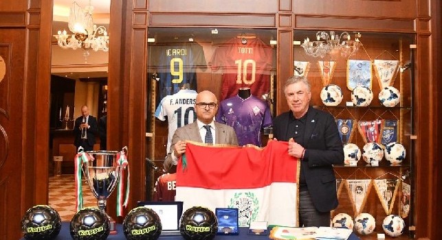 Ancelotti riceve il premio 'Campione del Primo Tricolore': riconoscimento anche per Koulibaly [FOTO]