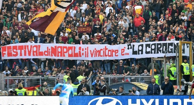 Striscione polemico Ultras Roma: Festival di Napoli, vincitore è la carogna! [FOTO]
