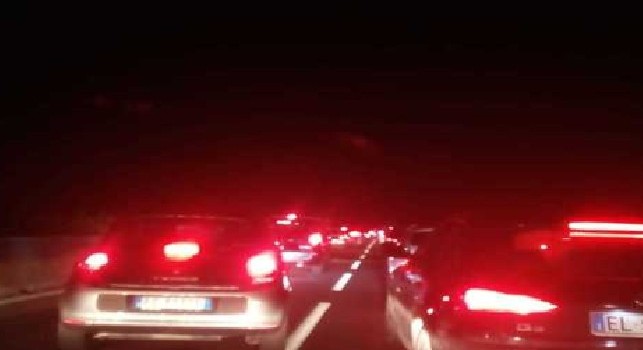 Lecce-Pescara, assalto al pullman prima della gara: due feriti gravi [FOTO]