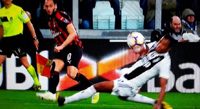 Juventus-Milan, c'è la stangata per l'arbitro Fabbri dopo gli errori di sabato sera