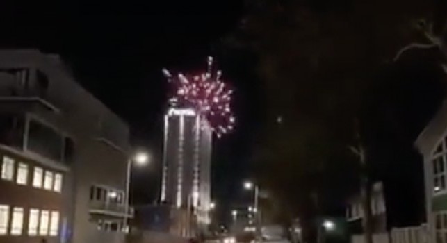 Ajax, i tifosi disturbano i giocatori della Juve: fuochi d'artificio in nottata davanti l'albergo [VIDEO]