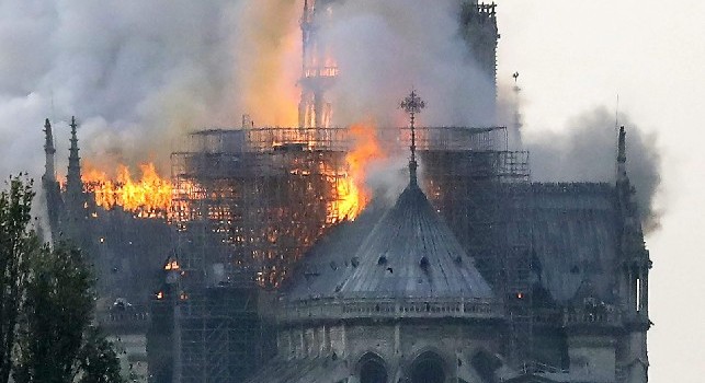 Disastro di Notre Dame, la SSC Napoli su Twitter: Tutto il club è attonito