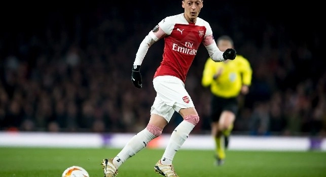L'Arsenal arriva in città, Ozil posta l'immagine su Instagram: Naples [FOTO]