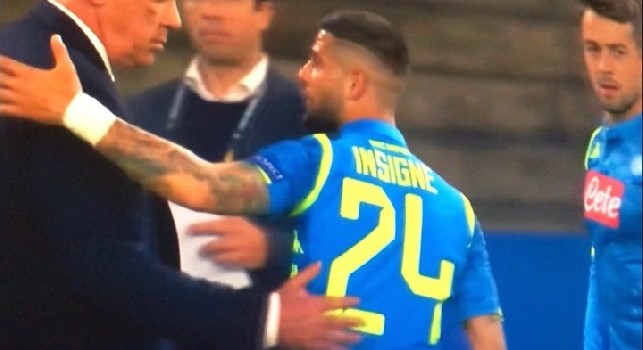 Bordata di fischi per Insigne: il capitano azzurro ha qualcosina da ridire ad Ancelotti, entra in campo Younes