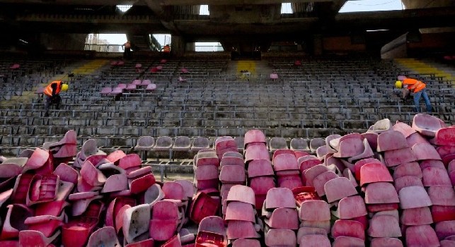 Sediolini stadio San Paolo rimossi