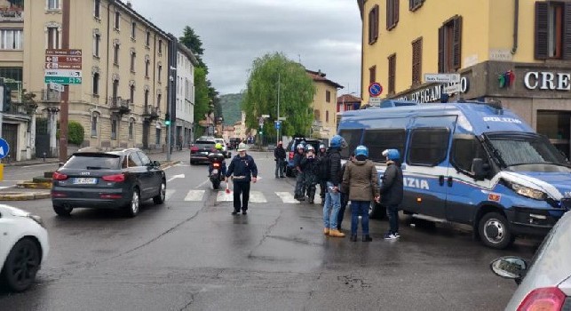 Coppa Italia, tensione prima di Atalanta-Fiorentina: lancio di lacrimogeni per disperdere i tifosi [FOTO]