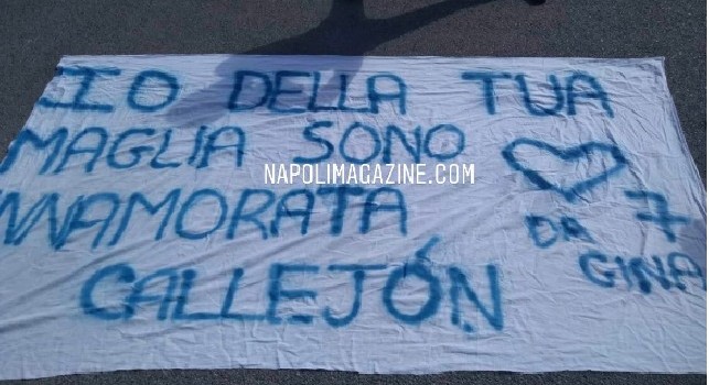 Striscione a Castel Volturno: Io della tua maglia sono innamorata Callejon [FOTO]