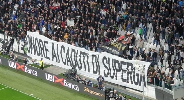 Derby di Torino, bel gesto della curva bianconera: Onore ai caduti di Superga [FOTO]