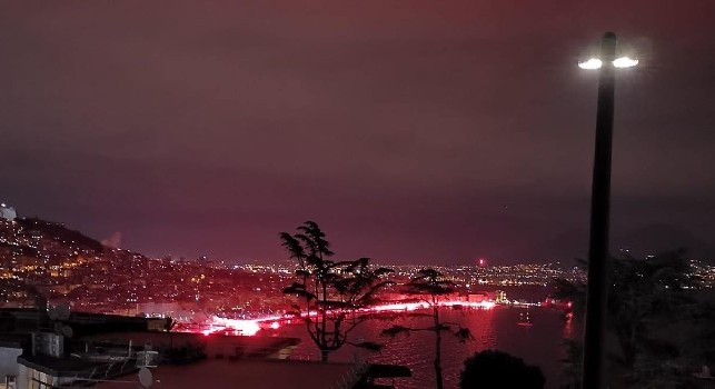 Fiaccolata sul lungomare di Napoli in ricordo di Ciro Esposito [VIDEO]