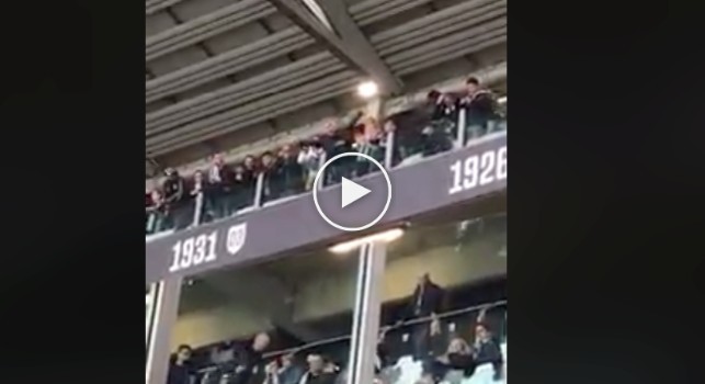 Juventus, mima l'aereo di Superga: tifoso si becca il Daspo