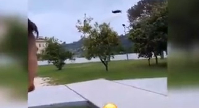 Relax Meret: ecco mentre si diverte col drone in giardino [VIDEO]