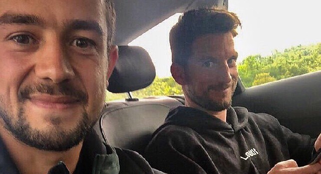 Younes fa gli auguri a Mertens, selfie in auto con Dries [FOTO]