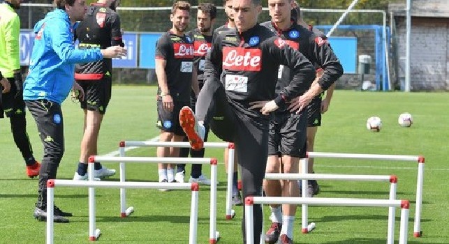 SSC Napoli comunica: Allenamento iniziato. Mertens e Younes prendono in giro il cameraman [VIDEO]