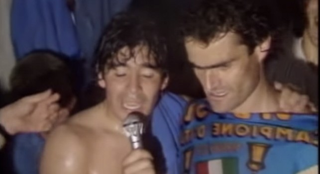 10 maggio 1987: il Napoli vince il primo scudetto, Maradona fa festa negli spogliatoi. La città impazzisce [VIDEO]