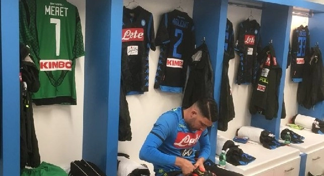 A Ferrara è già tutto pronto nello spogliatoio del Napoli: svelato il colore della maglia [FOTO]