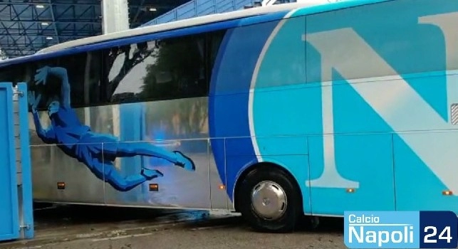 Verso Spal-Napoli, il pullman degli azzurri è arrivato al Mazza [VIDEO CN24]
