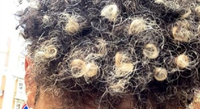Malcuit: Chi ha i capelli come me? [FOTO]