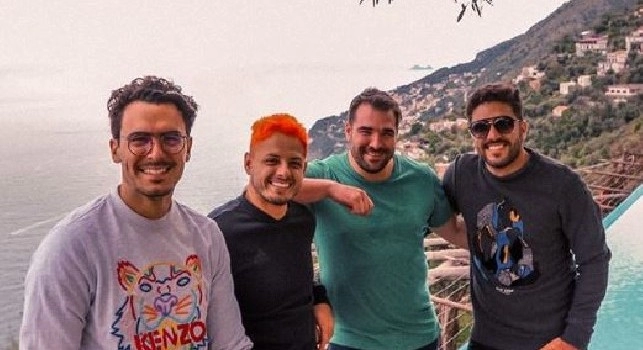 Vacanze campane per il Chicharito Hernandez: l'attaccante del West Ham è ad Amalfi [FOTOGALLERY]