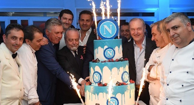 Cena SSC Napoli, taglio torta Ancelotti e De Laurentiis