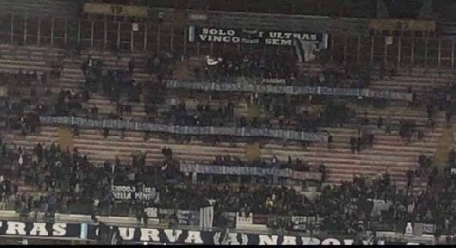 Striscione shock esposto dai tifosi del Napoli contro Daniele Belardinelli: Eri pieno di pretese... [FOTO]