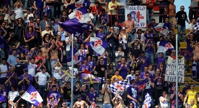 Lavali col fuoco ed odio Napoli, soliti cori beceri da parte dei tifosi della Fiorentina