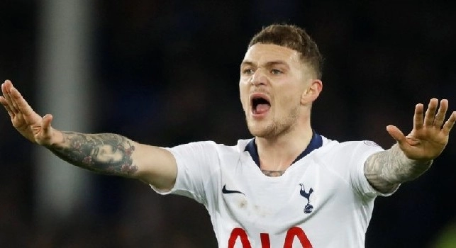 Tuttosport - La Juve sfida il Napoli! Trippier, Meunier e Grimaldo gli obiettivi principali se partono Alex Sandro e Cancelo