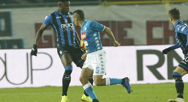 Duvan Zapata in azione contro il Napoli
