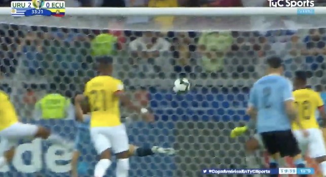 Cavani da sogno, gol in rovesciata con l'Uruguay in Coppa America [VIDEO]
