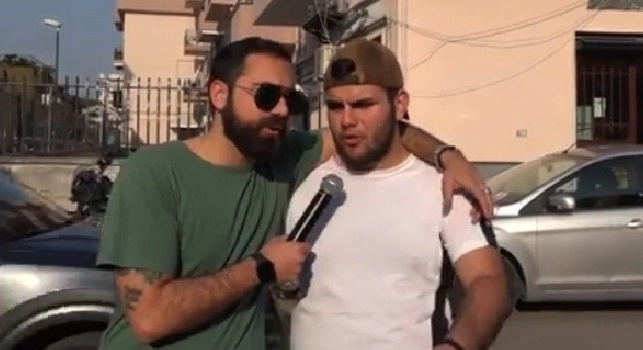Adesso deve morire! Sarri alla Juve, la reazione del tifoso napoletano già virale: Se mi offrono 5mln? Già sto là! [VIDEO]