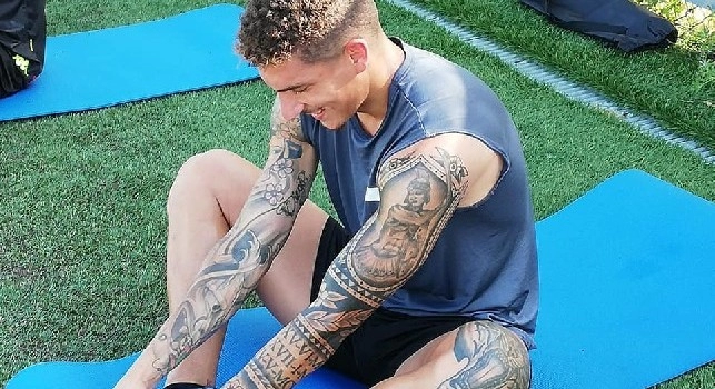 Di Lorenzo si allena anche in vacanza: pronto per iniziare la prossima stagione con il Napoli [FOTO]