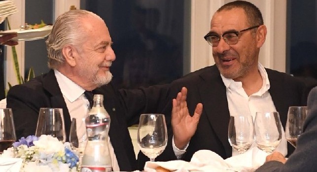 Il Mattino - De Laurentiis-Sarri, segnali di riavvicinamento per la prossima stagione? Alla cena di Natale, il presidente del Napoli ha parlato del tecnico della Juve