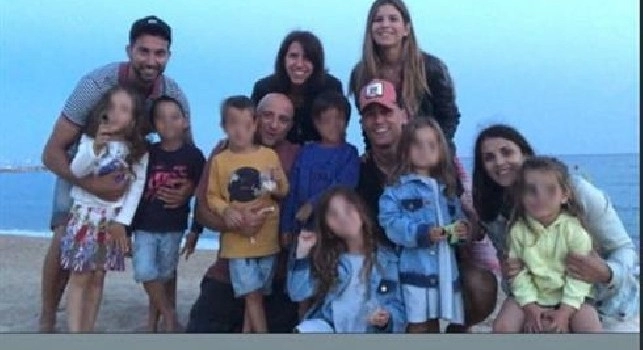 Vacanza in Spagna per Callejon: in posa con tutta la famiglia [FOTO]