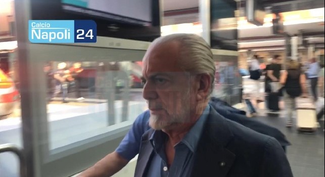 De Laurentiis intercettato alla Stazione Centrale di Napoli, <i>no comment</i> su Manolas e James [VIDEO ESCLUSIVO]