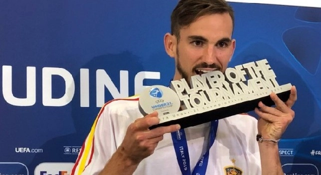 Fabi&aacute;n, centrocampista del Napoli
