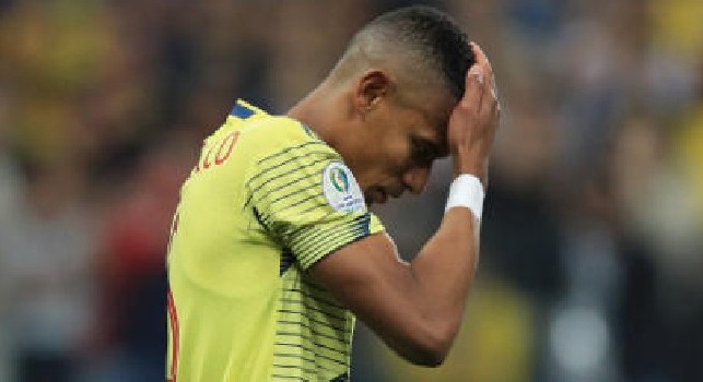 Sbaglia il rigore decisivo, il compagno di squadra di James viene minacciato di morte: Se la sono presa con i nostri figli!