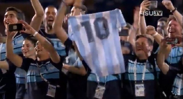Diego, Diego!: entra l'Argentina, il San Paolo impazzisce: poi spunta la maglia numero 10 [FOTO]
