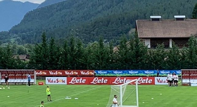 Dimaro, Chiriches assente nella partitella finale: scatti e allunghi per il difensore rumeno [FOTO CN24]