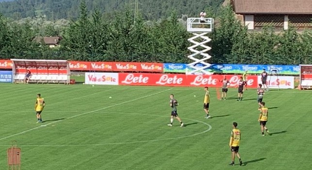 Dimaro 2019 - Vistosa fasciatura per Marko Rog al polpaccio destro [FOTO CN24]
