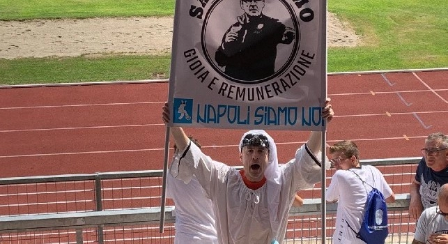 Sarrivismo, gioia e remunerazione: Dimaro, spunta lo striscione anti-Sarri [FOTO CN24]