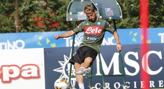 RILEGGI DIRETTA - Dimaro 2019 - Pomeriggio, giorno 7: Mertens <i>simula</i> un gol al San Paolo, boato dei tifosi. Tutti in palestra