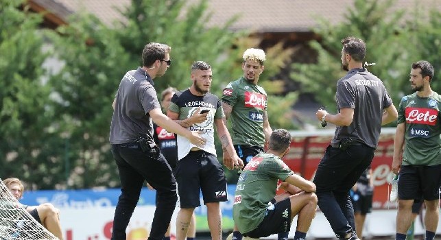 Dimaro 2019 - Invasione di un tifoso azzurro sul campo di Carciato e selfie con Malcuit! [FOTO CN24]