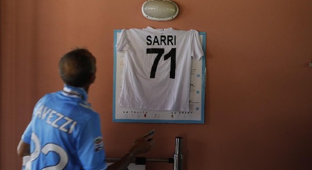 Spunta una maglia all'esterno del campo di Carciato: Sarri 71 [FOTO CN24]