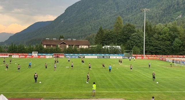 RILEGGI DIRETTA - Dimaro, pomeriggio giorno 12: termina l'allenamento, tempesta a Carciato. I tifosi: Napoli torna campione