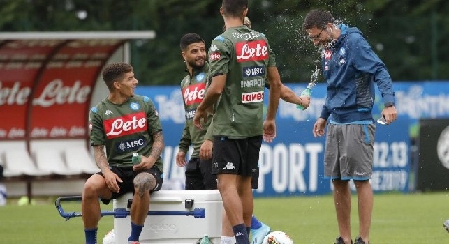 Insigne-Mertens e il gavettone. Foto di Ciro De Luca