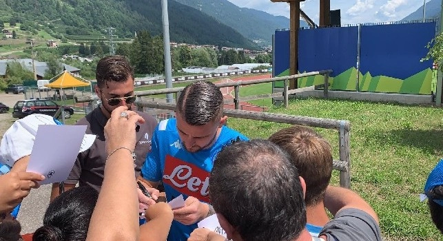 Dimaro, Contini protagonista della sessione di autografi: tanti tifosi all'esterno di Carciato! [FOTO&VIDEO CN24]