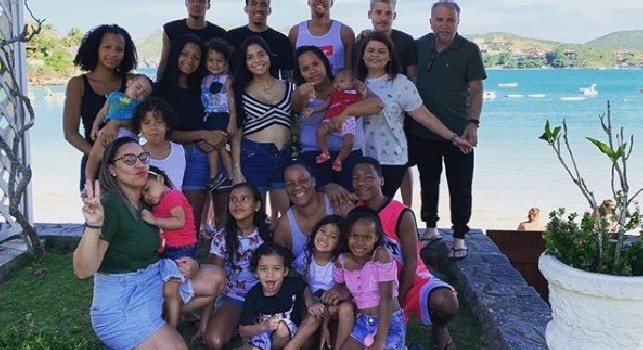 Allan e la sua famiglia durante le vacanze [FOTO]