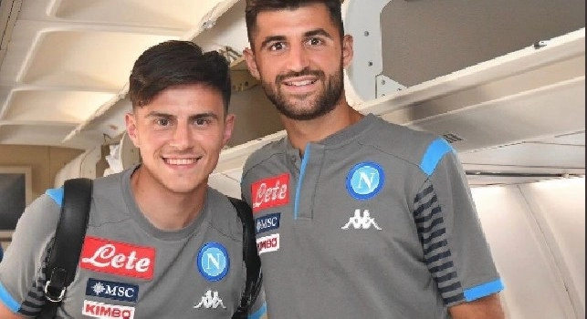 Napoli in partenza alla volta di Marsiglia, foto sull'aereo per Luperto ed Elmas