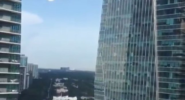 Chiriches e la story su Instagram dall'alto dell'hotel dove alloggia il Napoli a Miami [VIDEO]