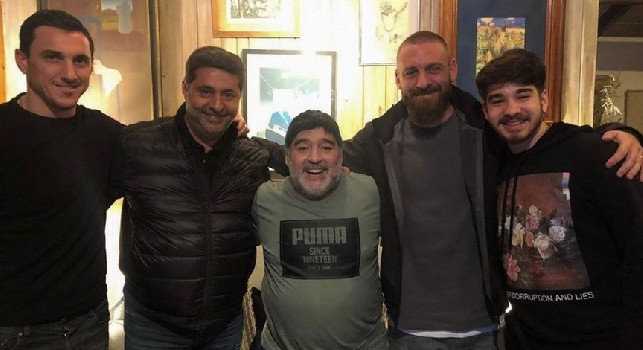 De Rossi a casa Maradona: una lunga chiacchierata di calcio, parlando di Boca, Napoli e Italia [FOTO]